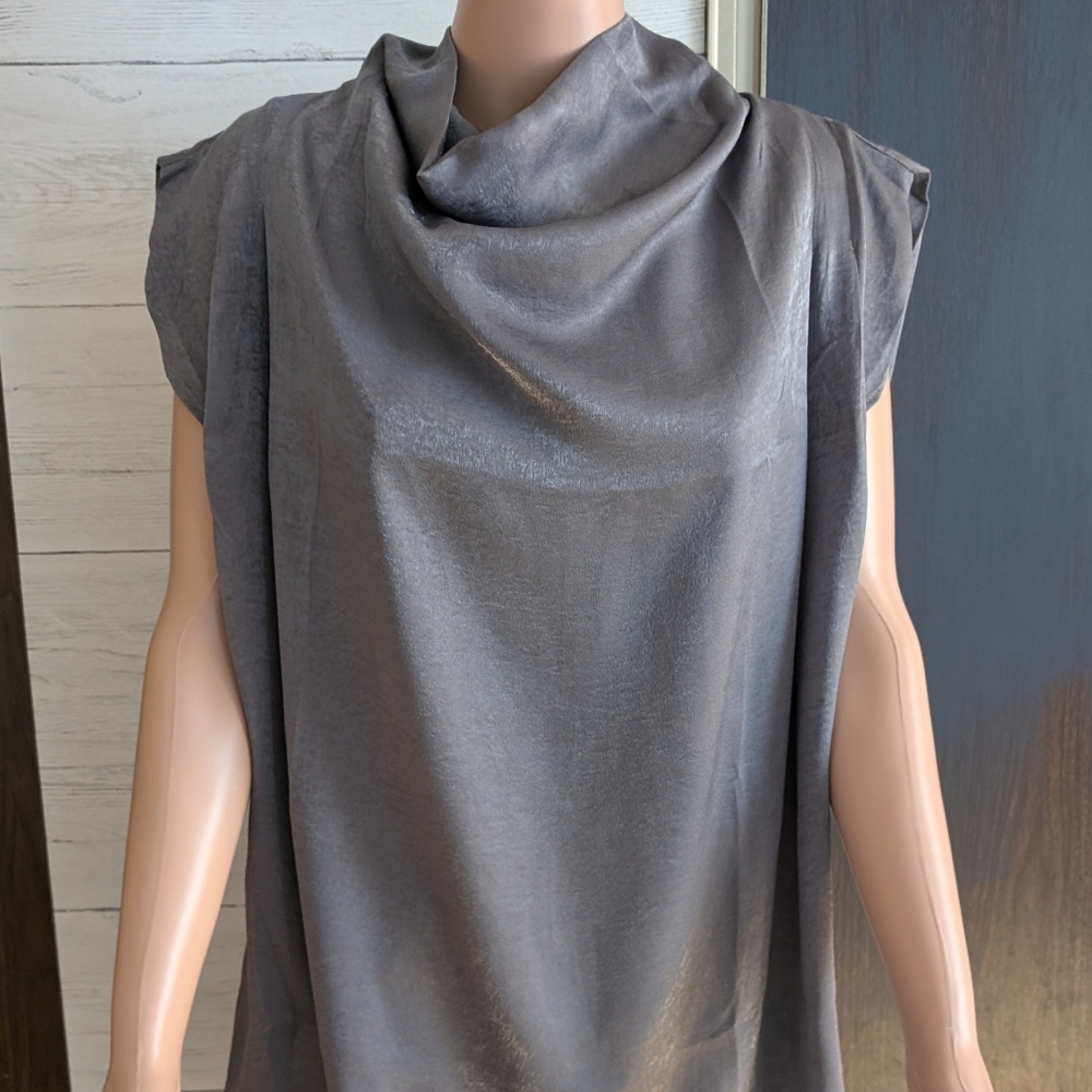 Metallic draped‎ neck half sleeve blouse
